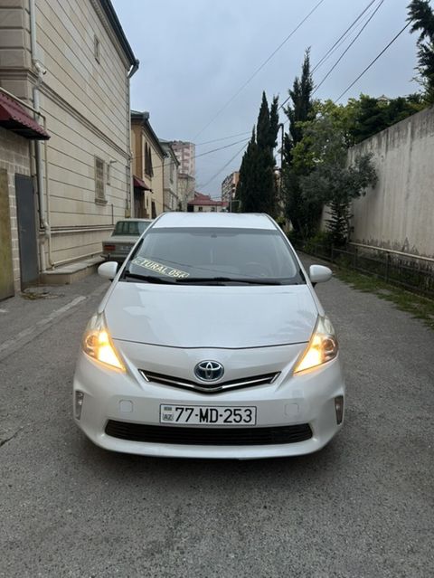 Toyota Prius: 1.8 l 2014 il Universal — Bakı