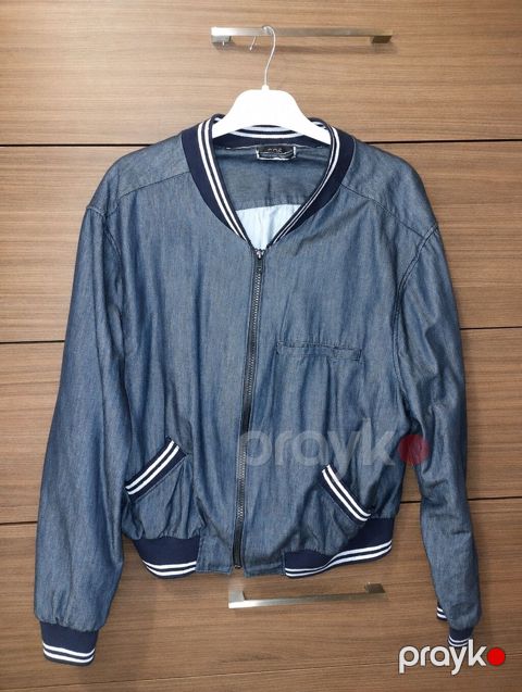 L razmer jaket, nazik cins materialdır. Yazda, payızın əvvəli üçün — Bakı