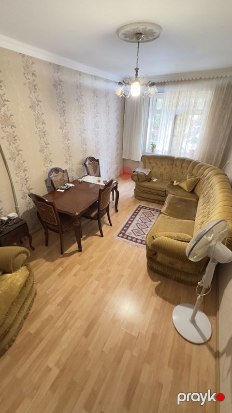 Satılır 2 otaqlı köhnə tikili 60 m²