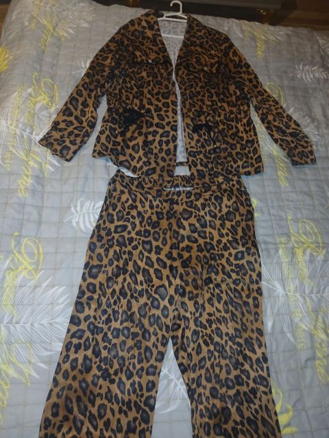 200 m alınıb 3 xl .Qadın leopard naxışlı iki hissəli dəst - Dəst — Digah