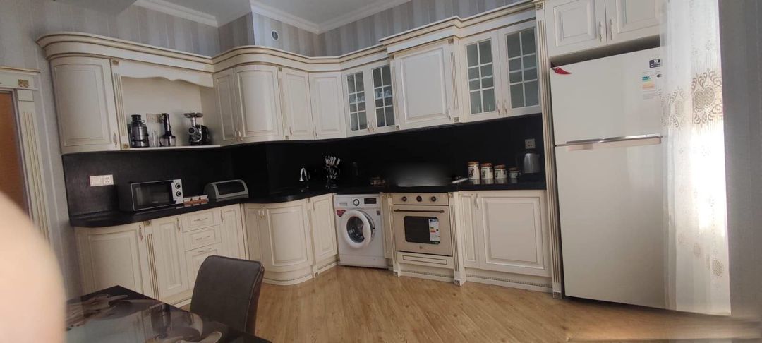 Satılır 2 otaqlı köhnə tikili 98 m² — Mənzil, Bakı (3)