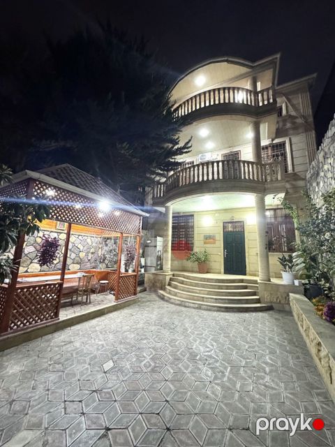 Satılır 6 otaqlı həyət evi/bağ evi 350 m²
