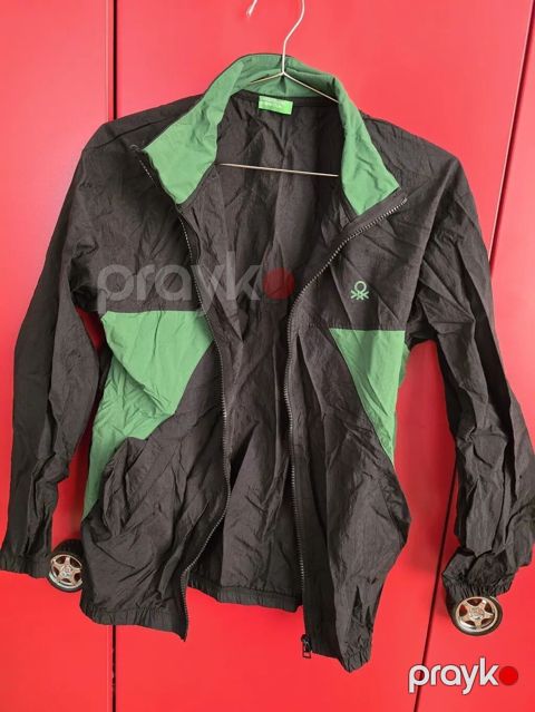 Benetton uşaqlar üçün yüngül küləkkeçirməz jaket. - Yaş qrupu: 11–12
