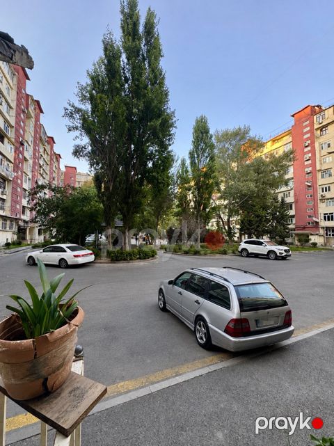 Satılır 4 otaqlı köhnə tikili 110 m² — Bakı