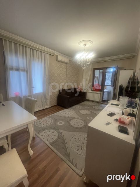 Satılır 2 otaqlı köhnə tikili 50 m²