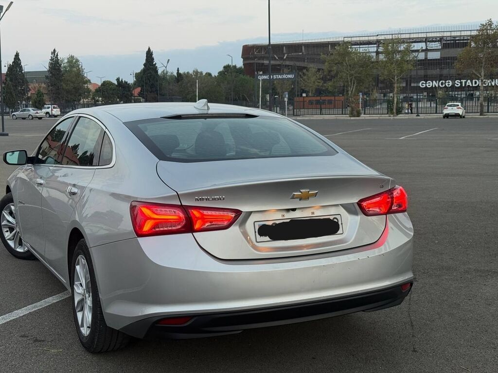 Chevrolet Malibu – gümüş rəngli, geniş və komfortlu sedan — Avto, Gəncə (5)
