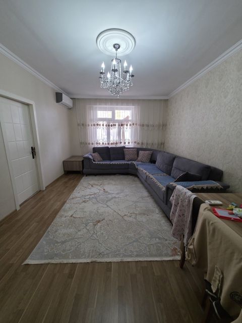 Satılır 4 otaqlı köhnə tikili 120 m² — Bakı
