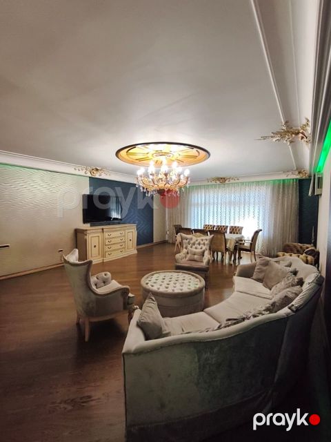 İcarəyə verilir 4 otaqlı yeni tikili 210 m²