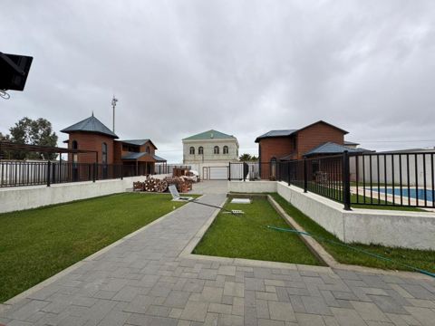Satılır 15 otaqlı həyət evi/bağ evi 800 m² — Bakı
