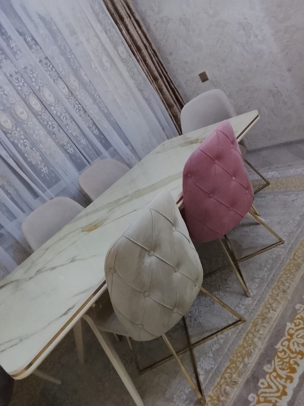 Masa desti 430azn. Masa acilmir, stul 6 ededdir. Masanin uzeri mermer — Masalar və stullar, Digah