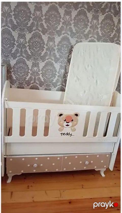 Oğlan və qız üçün, İşlənmiş, Dördbucaq, Beşik, Dəstsiz, Matras ilə, Yellənmə mexanizmsiz