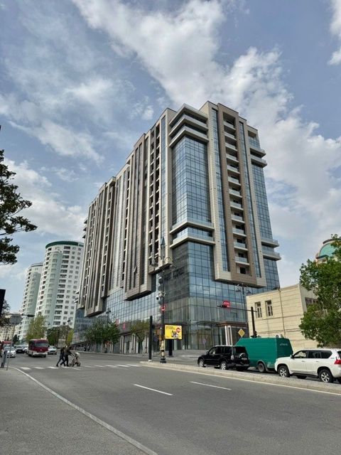 Satılır 4 otaqlı yeni tikili 200 m² — Bakı