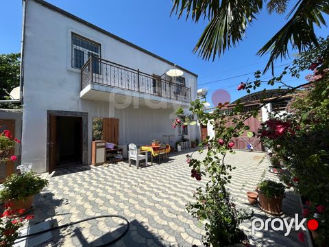 Satılır 4 otaqlı həyət evi/bağ evi 250 m²
