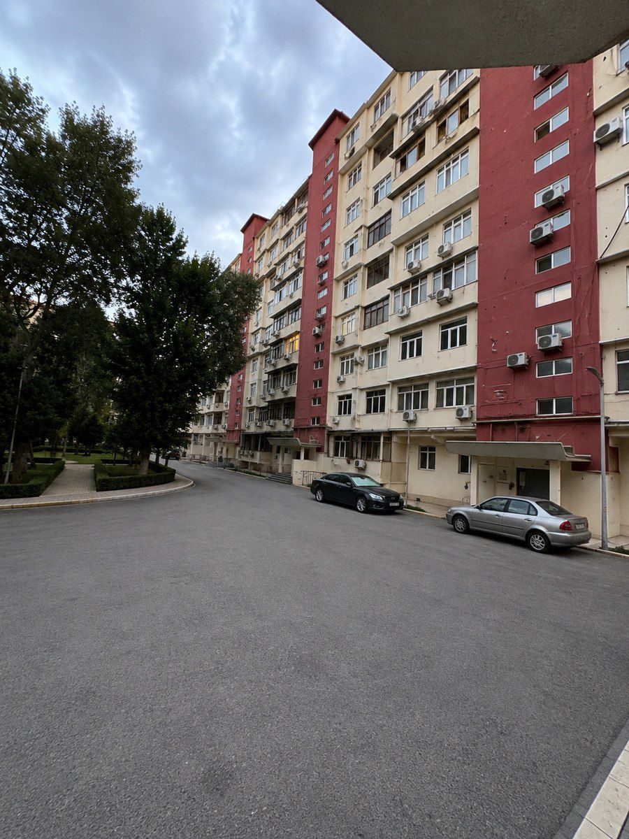 Satılır 4 otaqlı köhnə tikili 110 m² — Mənzil, Bakı