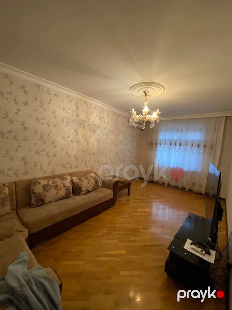İcarəyə verilir 3 otaqlı köhnə tikili 90 m²