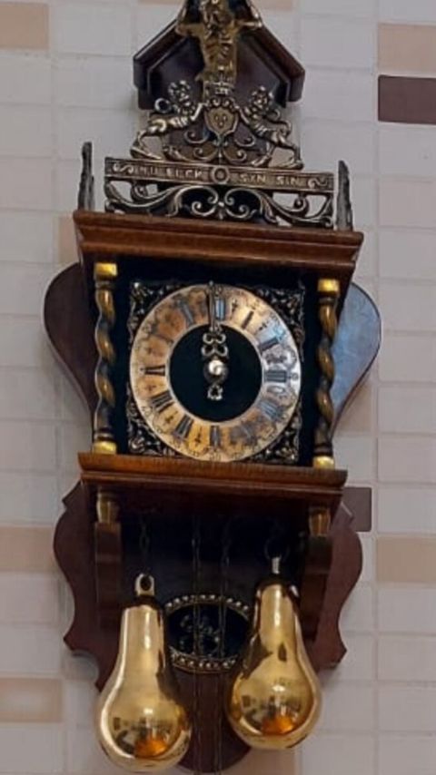 Divar saatı — Bakı