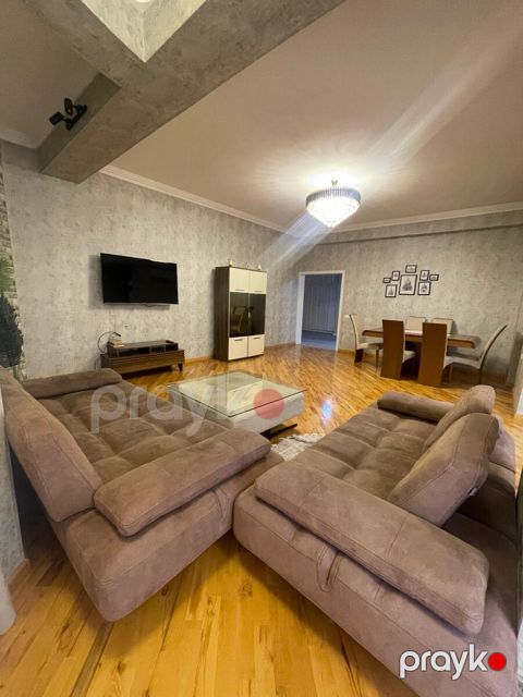 İcarəyə verilir 3 otaqlı yeni tikili 157 m²
