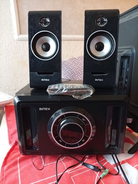 IN TEX 2.1 akustik sistem - Brend: Intex - Komplekt: 1 subwoofer + 2 — Masazır