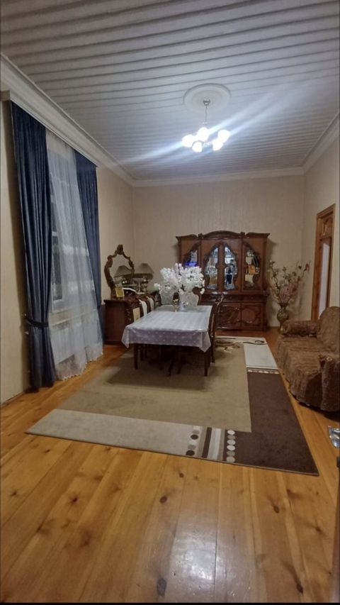 Satılır 5 otaqlı köhnə tikili 106.1 m² — Bakı