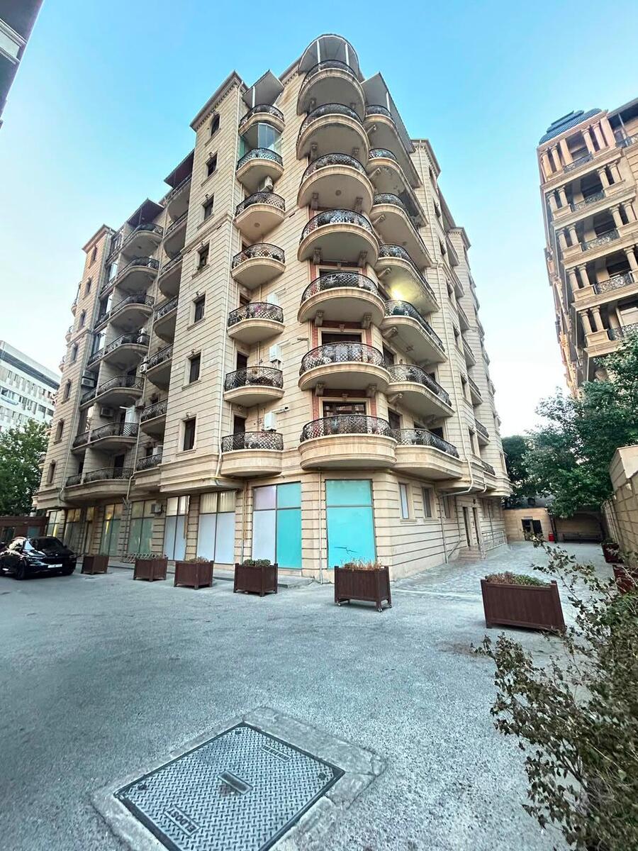 Satılır 5 otaqlı yeni tikili 210 m² — Mənzil, Bakı (2)