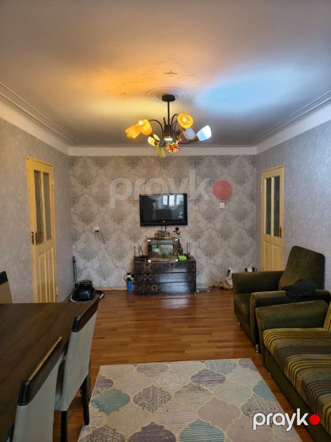 Satılır 2 otaqlı köhnə tikili 50 m²