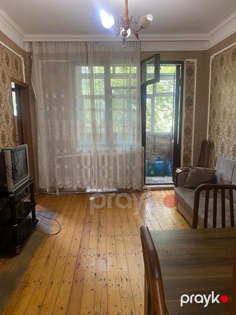 Satılır 2 otaqlı köhnə tikili 52 m²