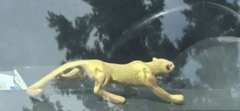 Qızılı rəngli puma/çəta formasında dekorativ fiqur - Material: sərt — Bakı