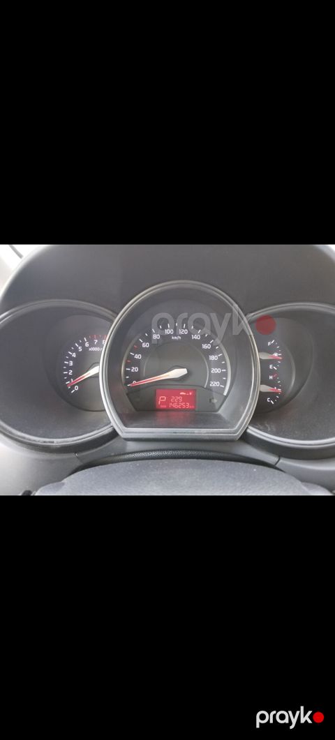 Kia Rio: 1.4 l Sedan