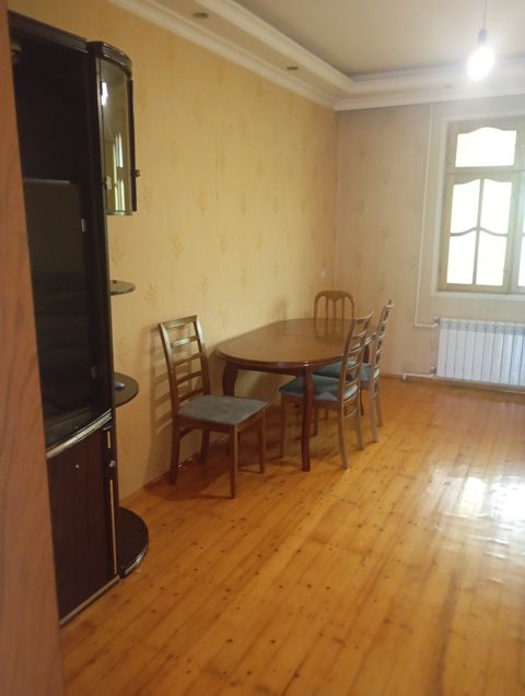 İcarəyə verilir 3 otaqlı köhnə tikili 80 m² — Bakı