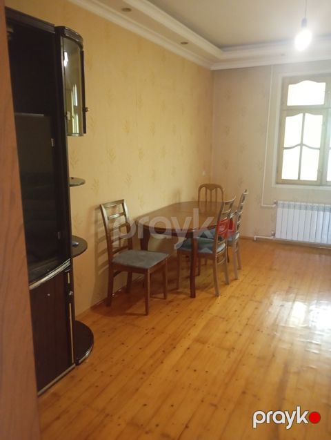 İcarəyə verilir 3 otaqlı köhnə tikili 80 m²