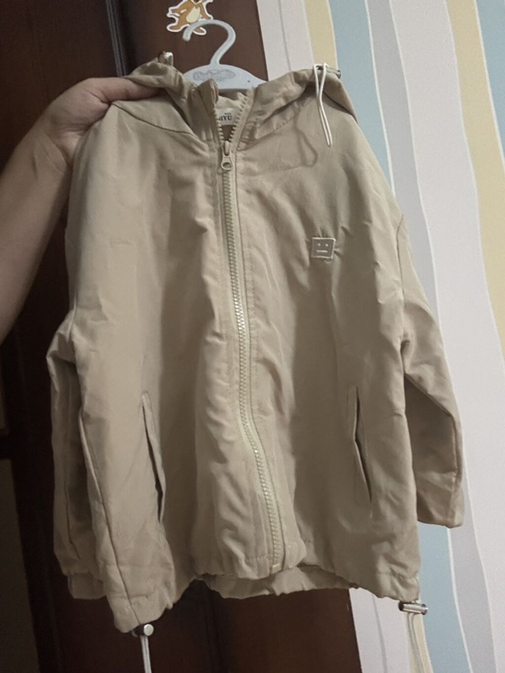 Uşaq üçün bej rəngli yüngül küləkkeçirməz jaket. - Model: kapüşonlu — Jaketlər, Digah (2)