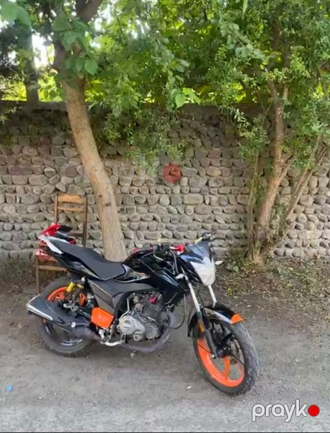 Şəhər içi və qısa səfərlər üçün yığcam naked tipli motosiklet