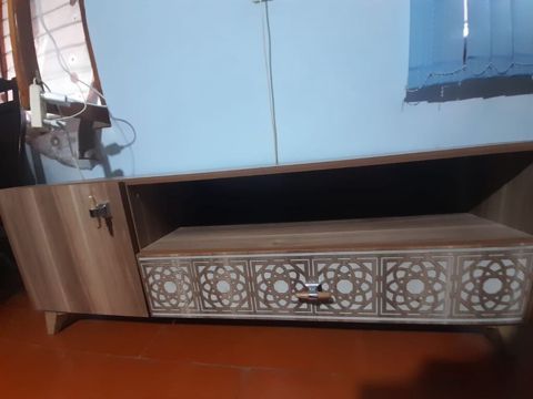 TV stendi / komod - Material: ağac teksturalı laminat (isti qəhvəyi — Sumqayıt
