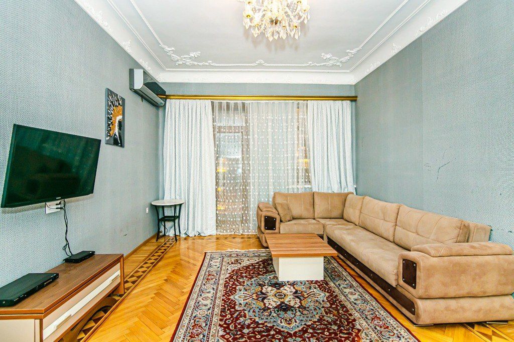 İcarəyə verilir 4 otaqlı köhnə tikili 130 m² — Mənzil, Bakı