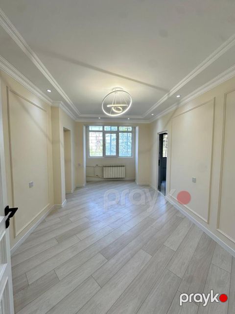 Satılır 4 otaqlı köhnə tikili 105 m² — Bakı