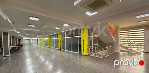 İcarəyə verilir 20 otaqlı ofis 2000 m²