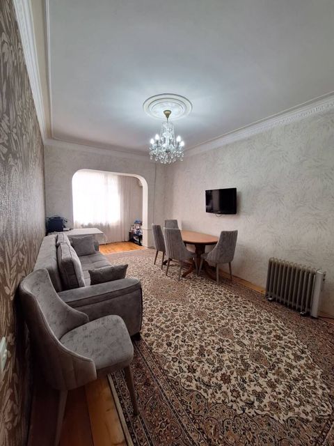 Satılır 3 otaqlı köhnə tikili 90 m² — Bakı