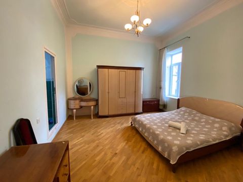 İcarəyə verilir 4 otaqlı köhnə tikili 165 m² — Bakı