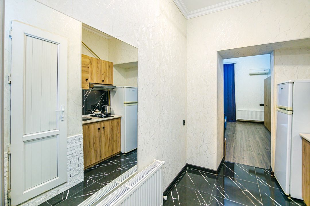 İcarəyə verilir 1 otaqlı köhnə tikili 42 m² — Mənzil, Bakı (9)