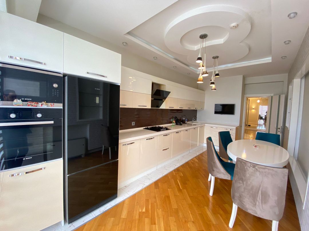 İcarəyə verilir 4 otaqlı yeni tikili 200 m² — Mənzil, Bakı (9)