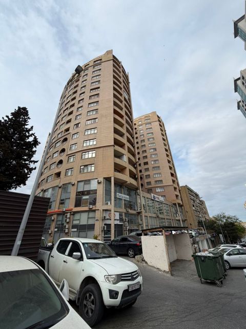 Satılır 3 otaqlı yeni tikili 125 m² — Bakı
