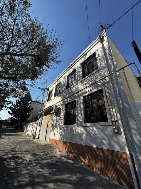 Satılır 6 otaqlı həyət evi/bağ evi 250 m² — Bakı