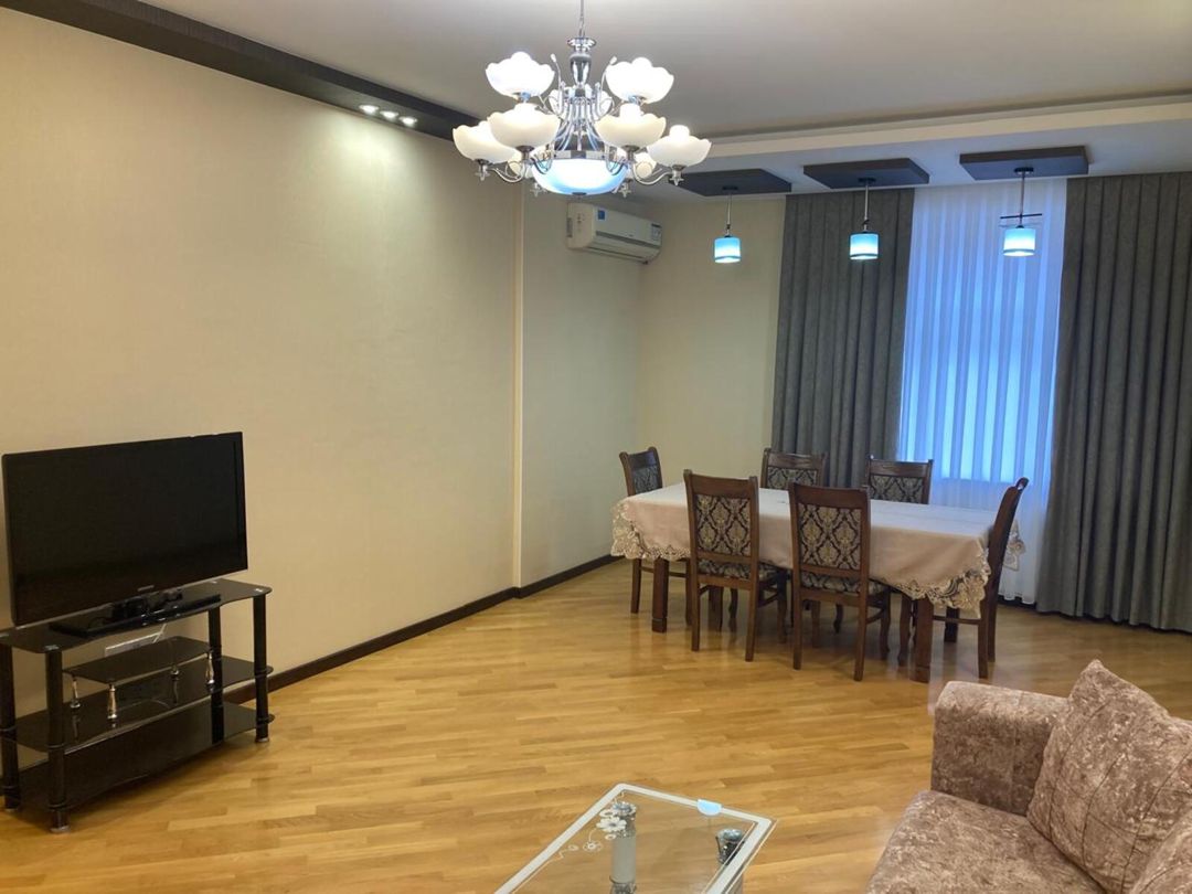 İcarəyə verilir 3 otaqlı yeni tikili 135 m² — Mənzil, Bakı (2)