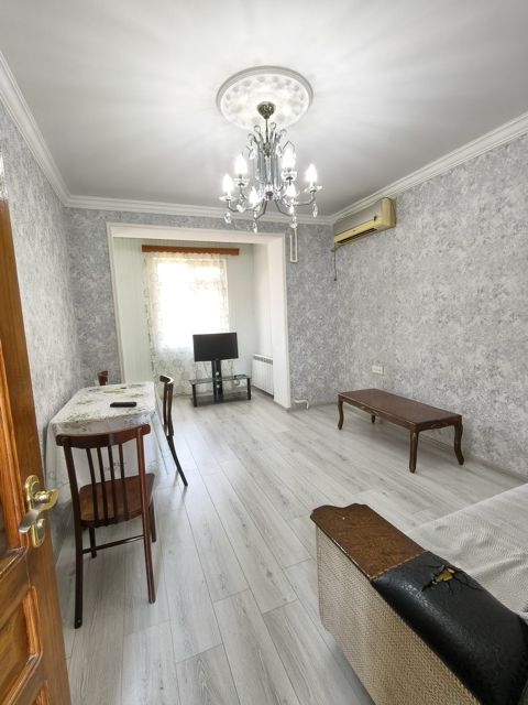 Satılır 2 otaqlı köhnə tikili 45 m² — Bakı