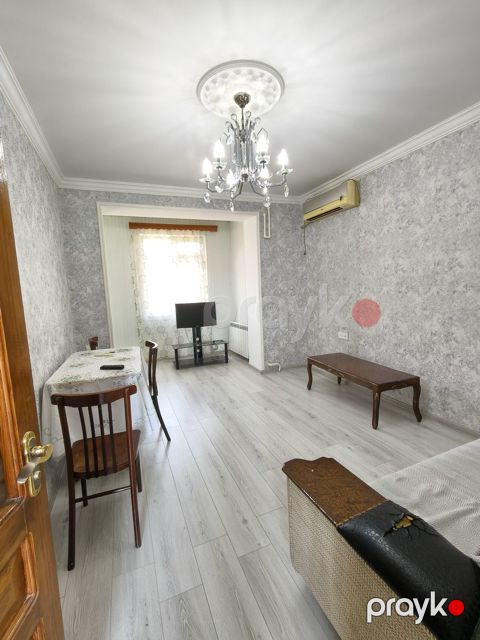Satılır 2 otaqlı köhnə tikili 45 m²