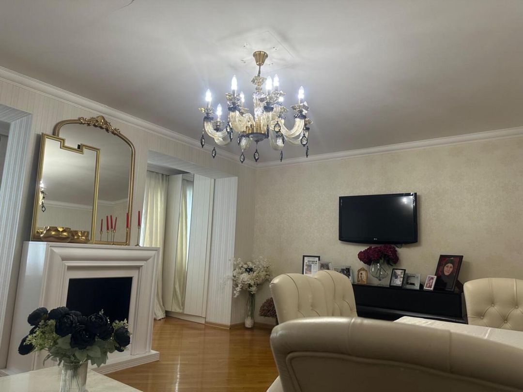 Satılır 4 otaqlı köhnə tikili 110 m² — Mənzil, Bakı (3)