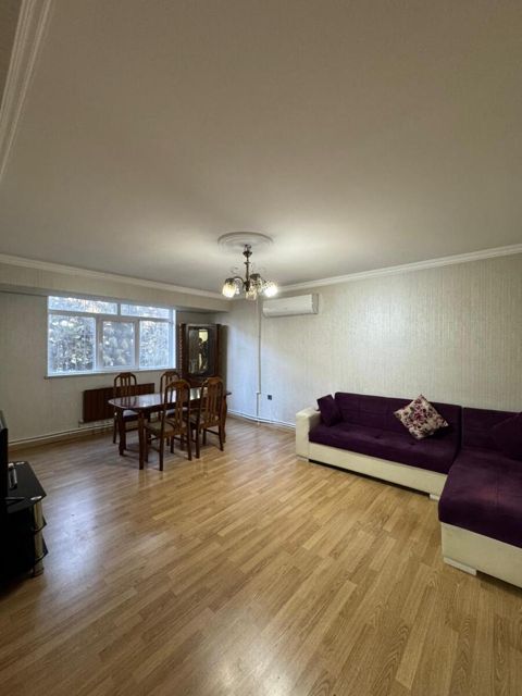 Satılır 3 otaqlı köhnə tikili 75 m² — Bakı