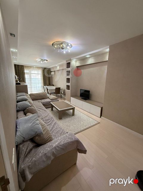 İcarəyə verilir 3 otaqlı yeni tikili 130 m²
