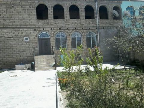 Satılır 4 otaqlı həyət evi/bağ evi 200 m² — Bakı