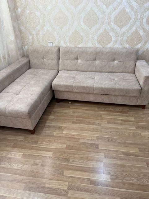 Divan satılır 230₼. Açılır bazası var.Ünvan Masazır qurtuluş — Bakı